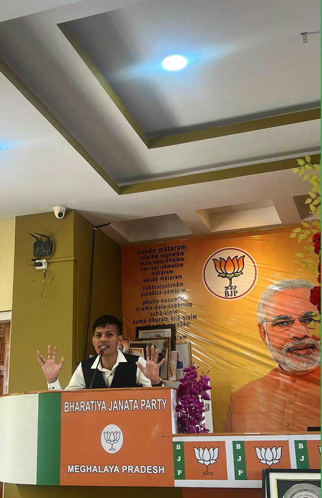 Kamwadathrang Rabon was adjudged Best Speaker at a Mock Parliament